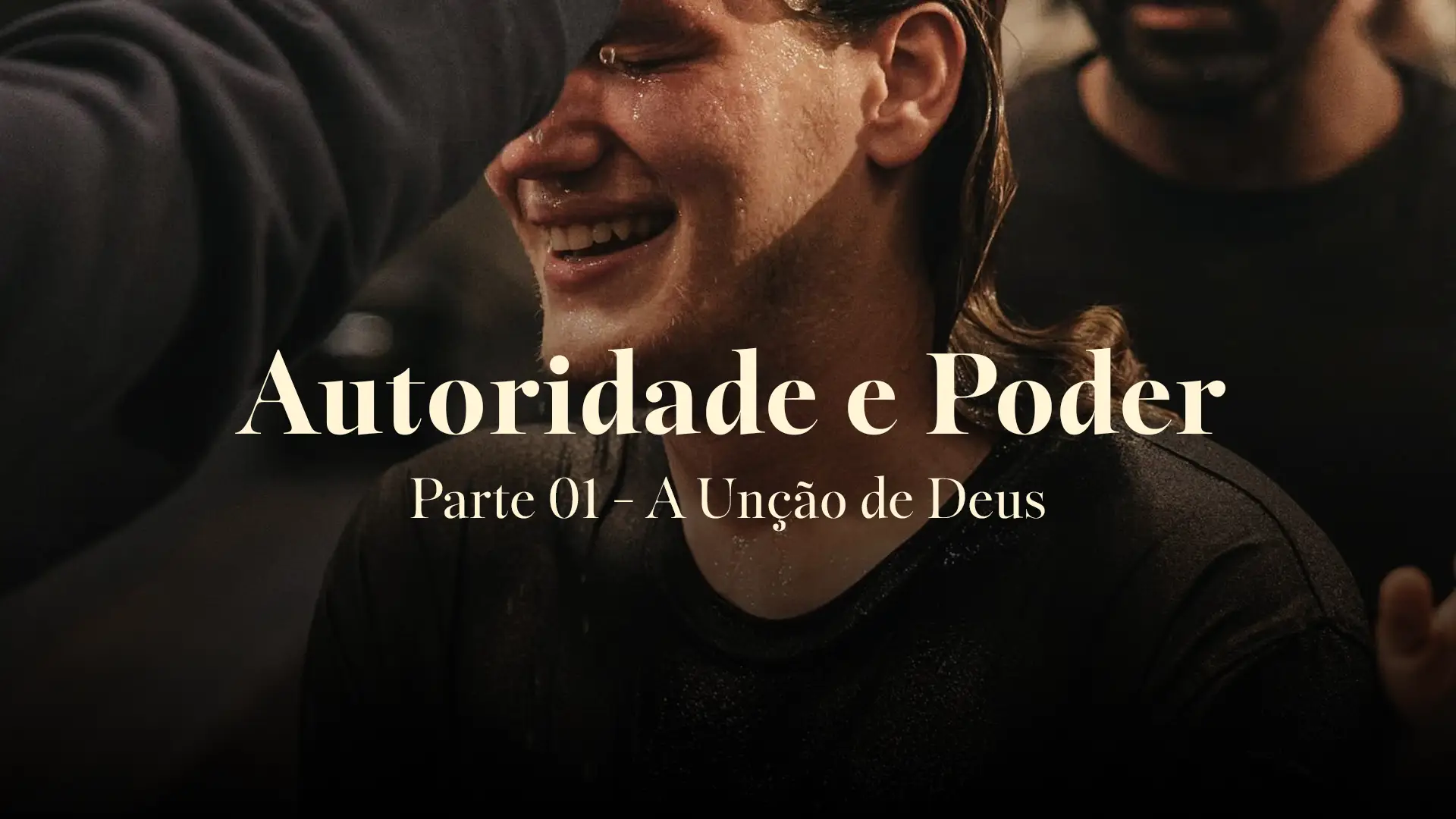 Poder é geralmente usado em conjunto com a palavra autoridade. Alguém pode ter o poder de realizar uma atividade, mas não autoridade para fazê-lo. Na bíblia, a palavra 'unção' é uma autoridade dada pelo Espírito Santo para fazer algo em nome de Deus com amor. Autoridade você não impõe, ela é conquistada. É adquirida não por força e nem por violência, mas através da verdade, justiça e amor. Poder, dunamis, é uma capacidade para executar qualquer coisa. Quando usado acerca de homens refere-se ao direito de exercer poder. Alguém que tem autoridade pode exercer poder para fazer obras poderosas (Mc 6:5), milagres (At 2:22; 8:13), maravilhas, prodígios (Mt 7:22, 11:20-23).